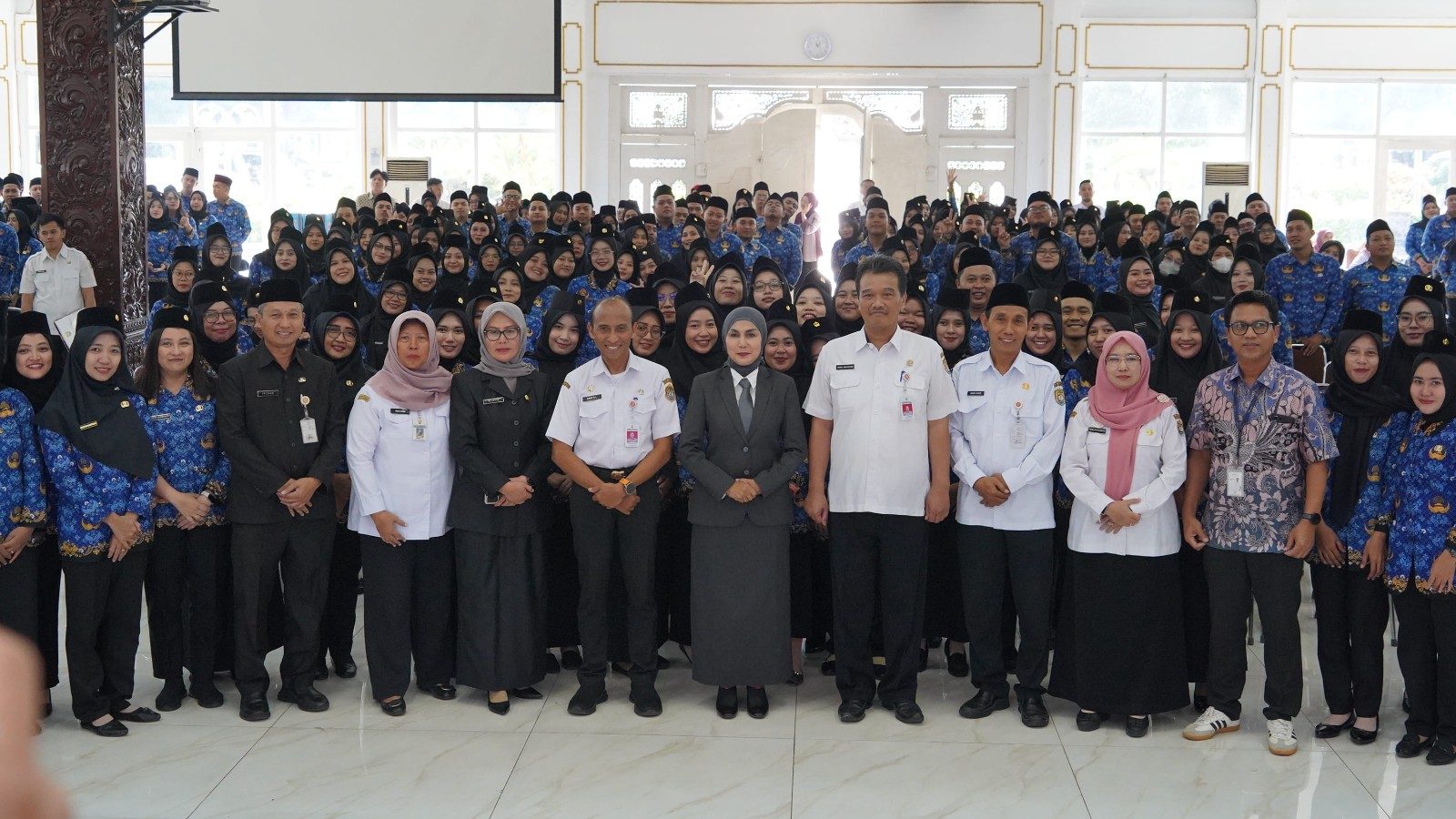 PPENYERAHAN SURAT KEPUTUSAN PNS DAN ENGAMBILAN SUMPAH JANJI