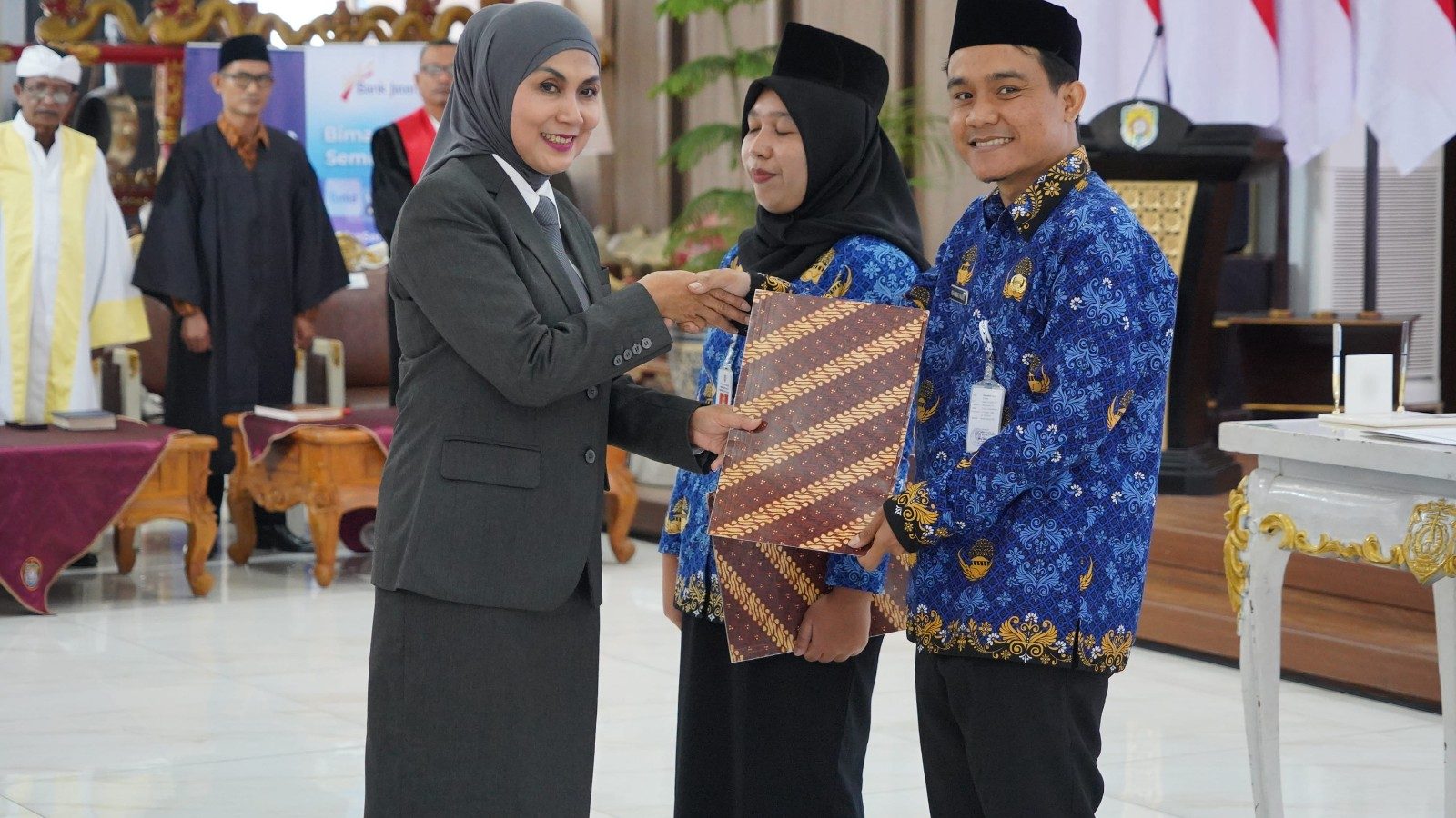 PPENYERAHAN SURAT KEPUTUSAN PNS DAN ENGAMBILAN SUMPAH JANJI