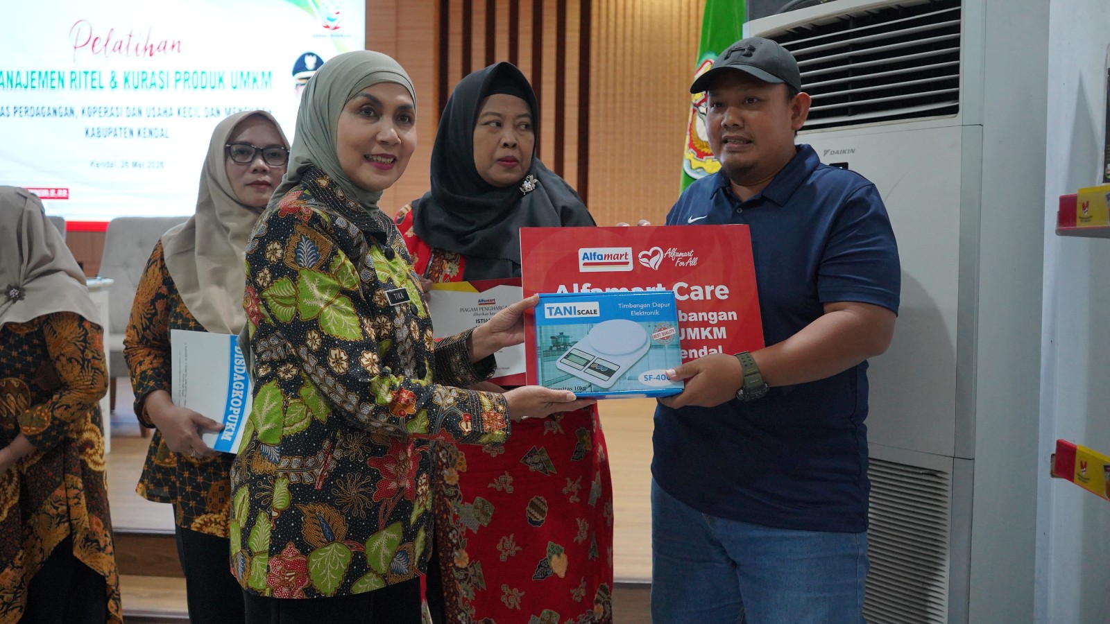 Pelatihan Manajemen Ritel dan Kurasi UMKM